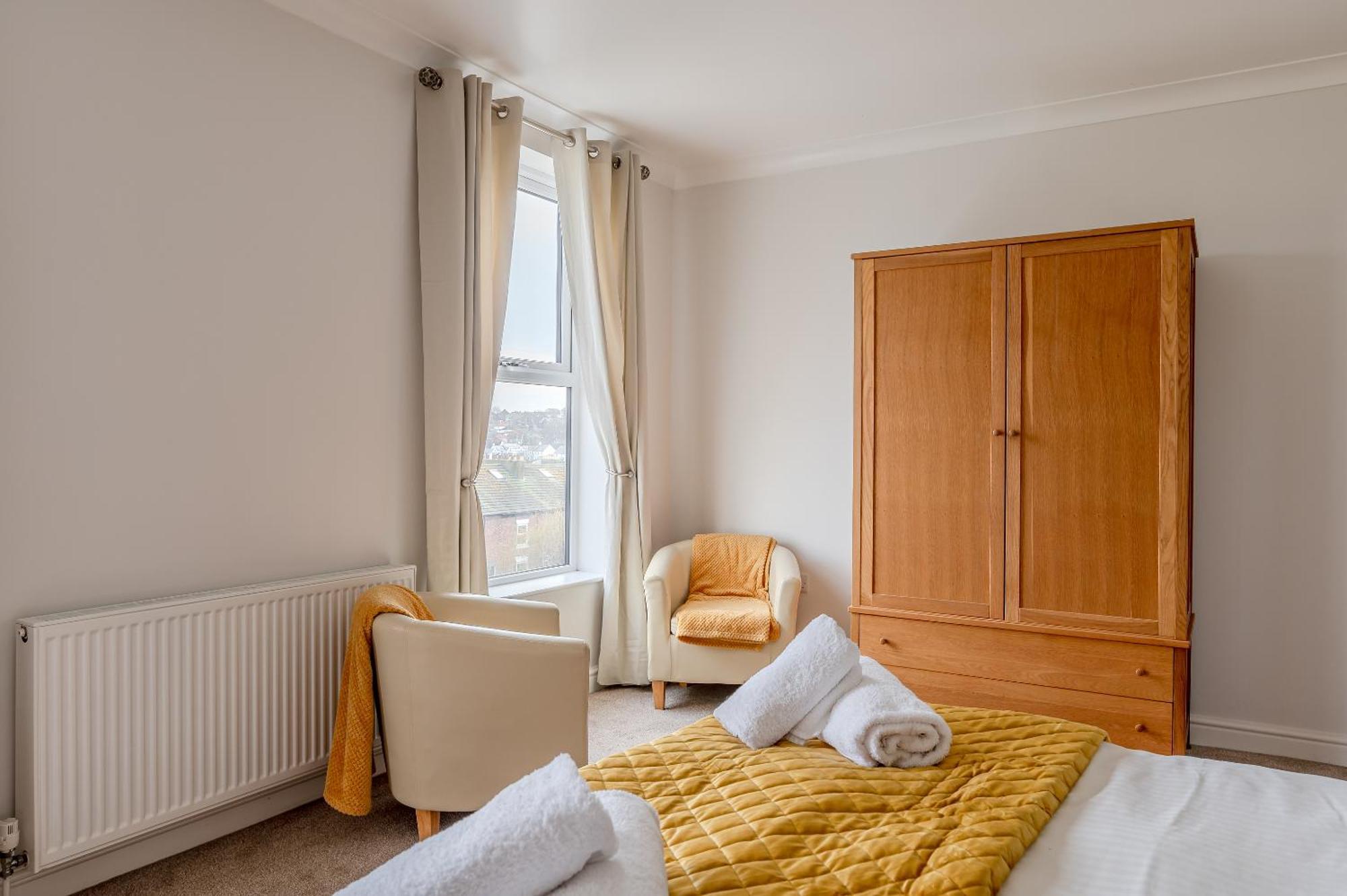 Rosemill - Large Pet Friendly Home With Off Road Parking Уитби Екстериор снимка