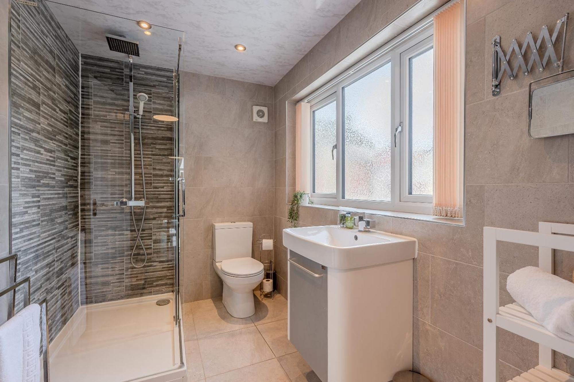 Rosemill - Large Pet Friendly Home With Off Road Parking Уитби Екстериор снимка
