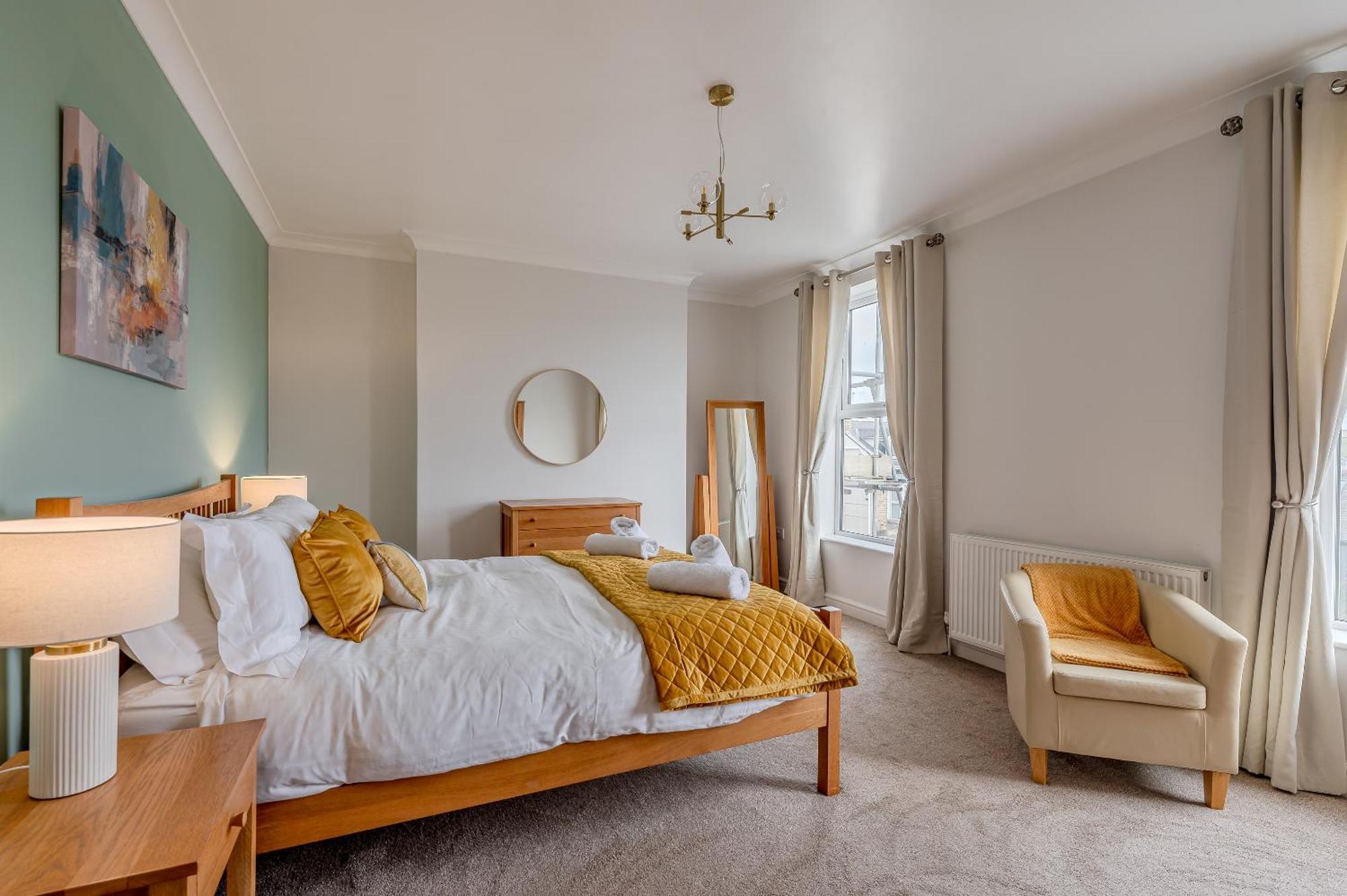 Rosemill - Large Pet Friendly Home With Off Road Parking Уитби Екстериор снимка