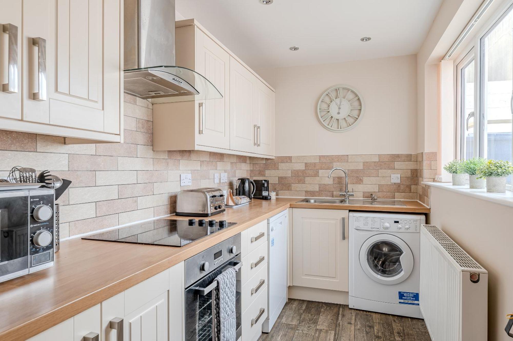 Rosemill - Large Pet Friendly Home With Off Road Parking Уитби Екстериор снимка