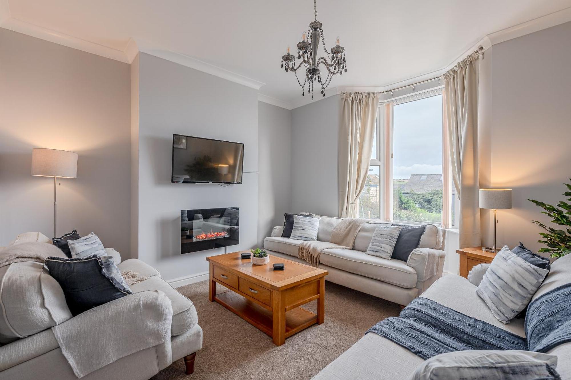 Rosemill - Large Pet Friendly Home With Off Road Parking Уитби Екстериор снимка