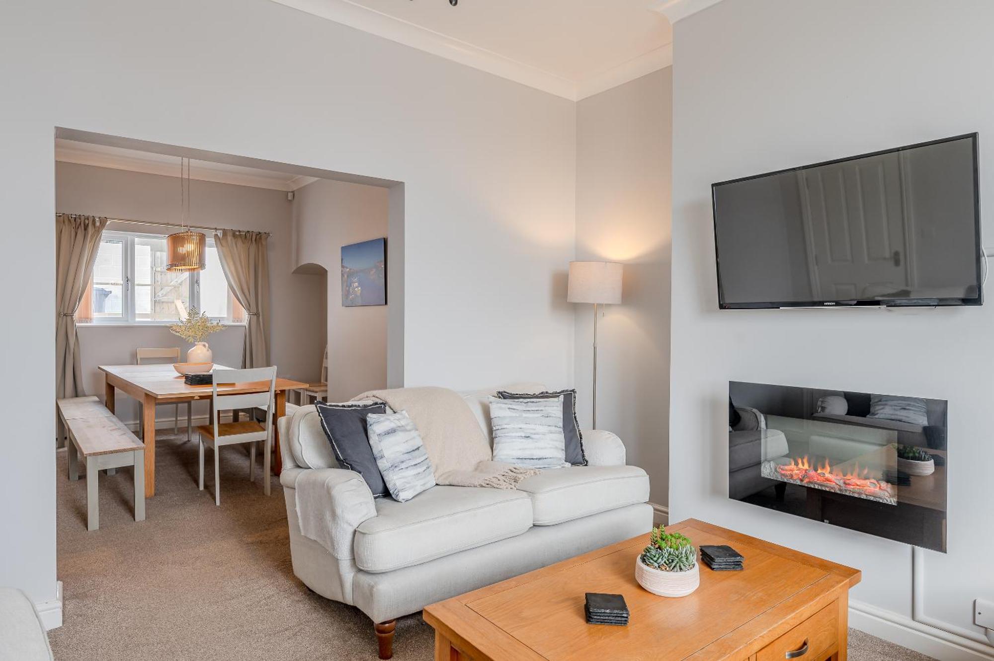 Rosemill - Large Pet Friendly Home With Off Road Parking Уитби Екстериор снимка