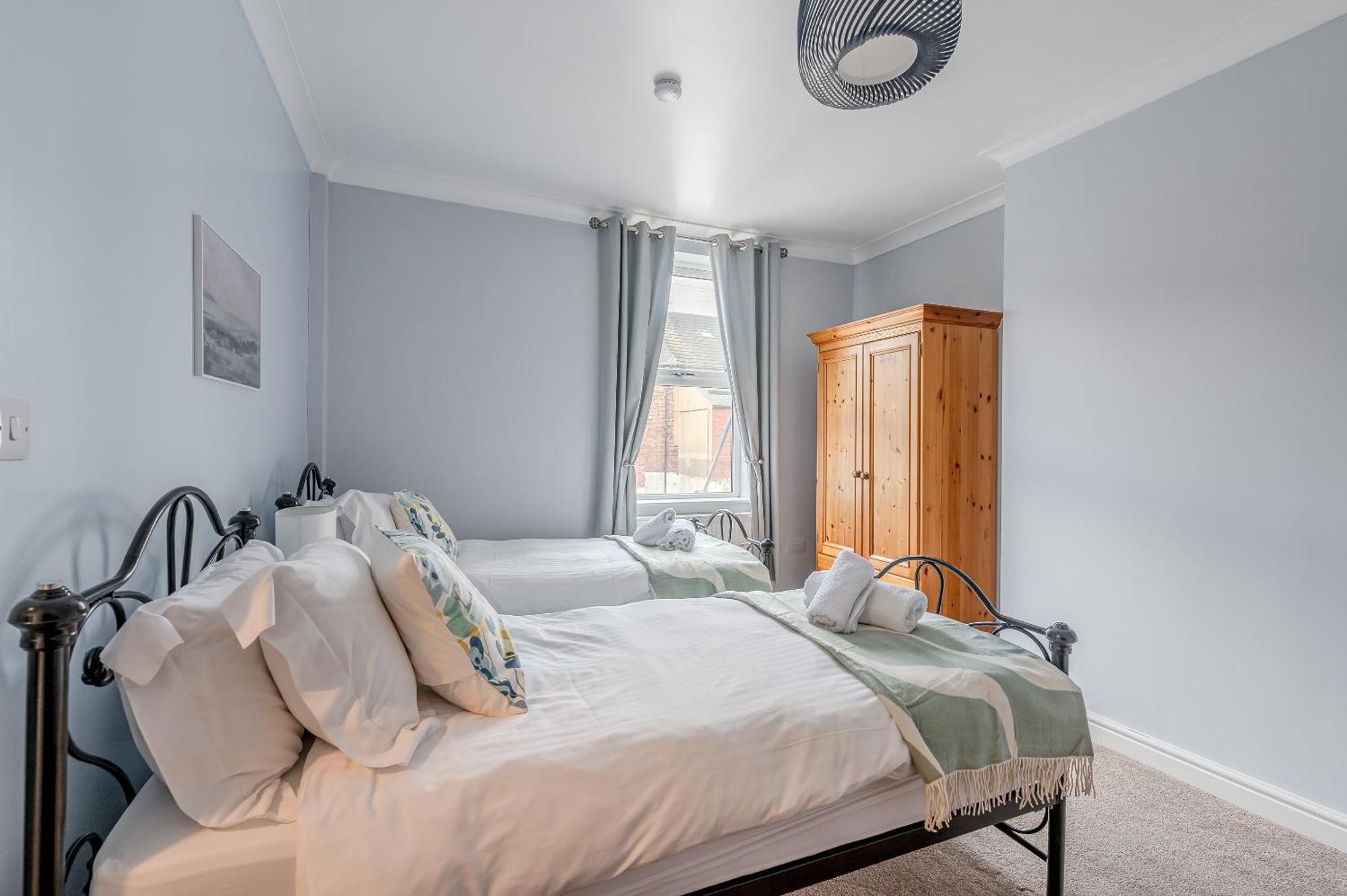 Rosemill - Large Pet Friendly Home With Off Road Parking Уитби Екстериор снимка